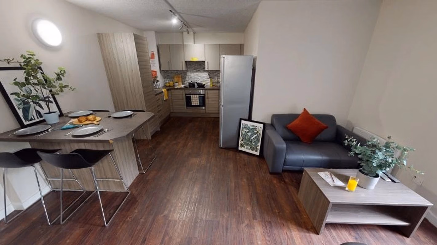 Common Area?w=400&h=260&fit=crop&q=40&auto=format&trim=auto