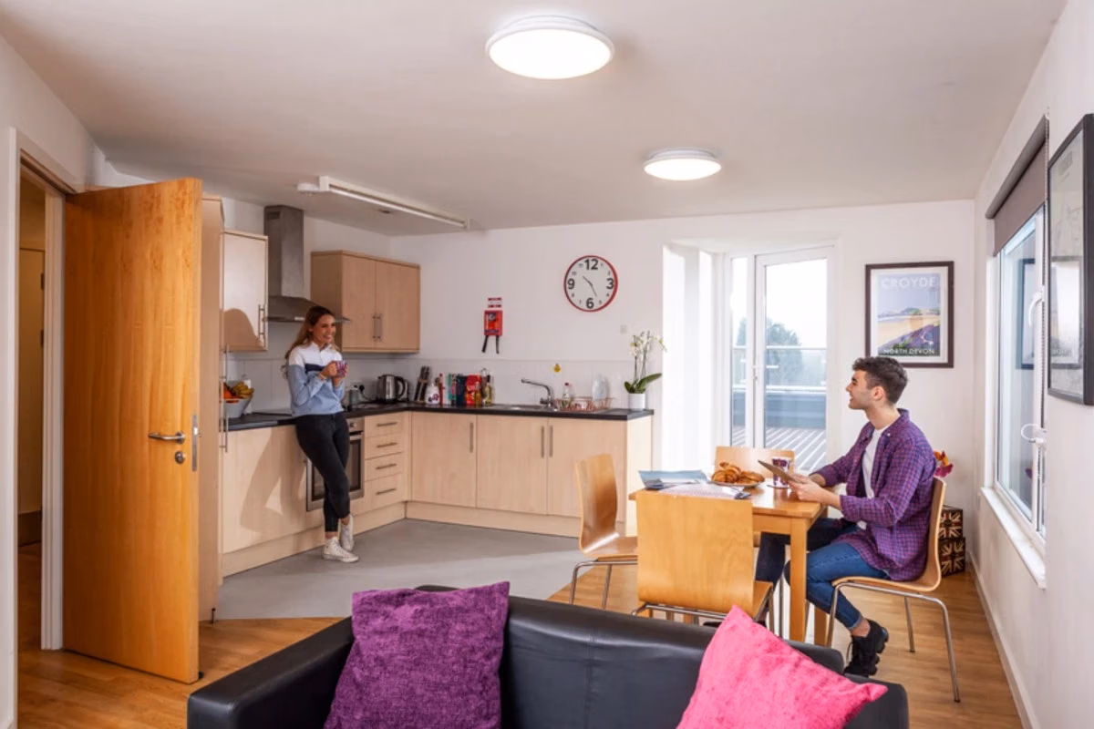 Amenities?w=400&h=260&fit=crop&q=40&auto=format&trim=auto