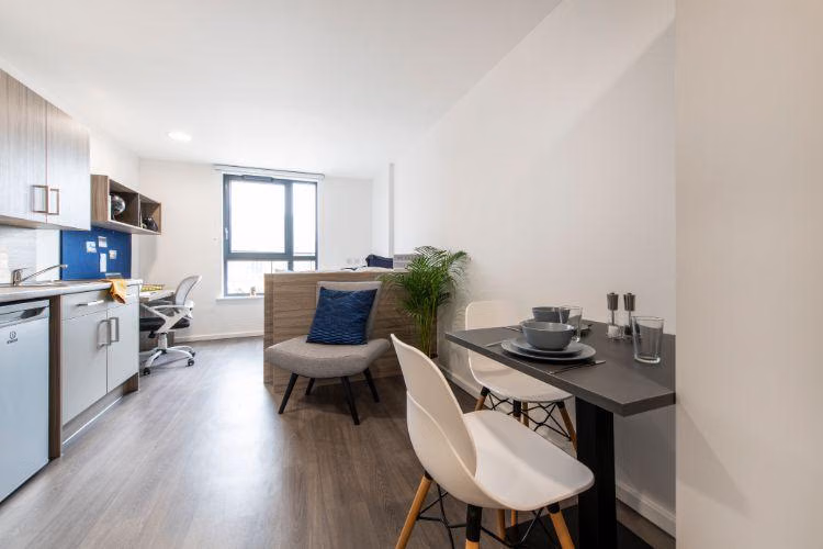 Amenities?w=400&h=260&fit=crop&q=40&auto=format&trim=auto