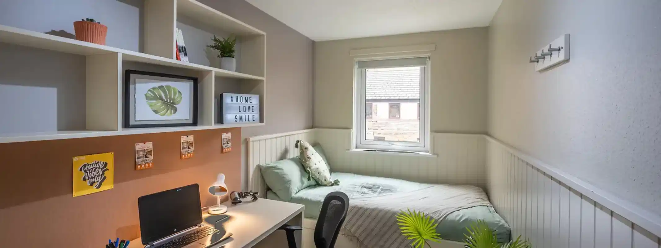 Common Area?w=400&h=260&fit=crop&q=40&auto=format&trim=auto