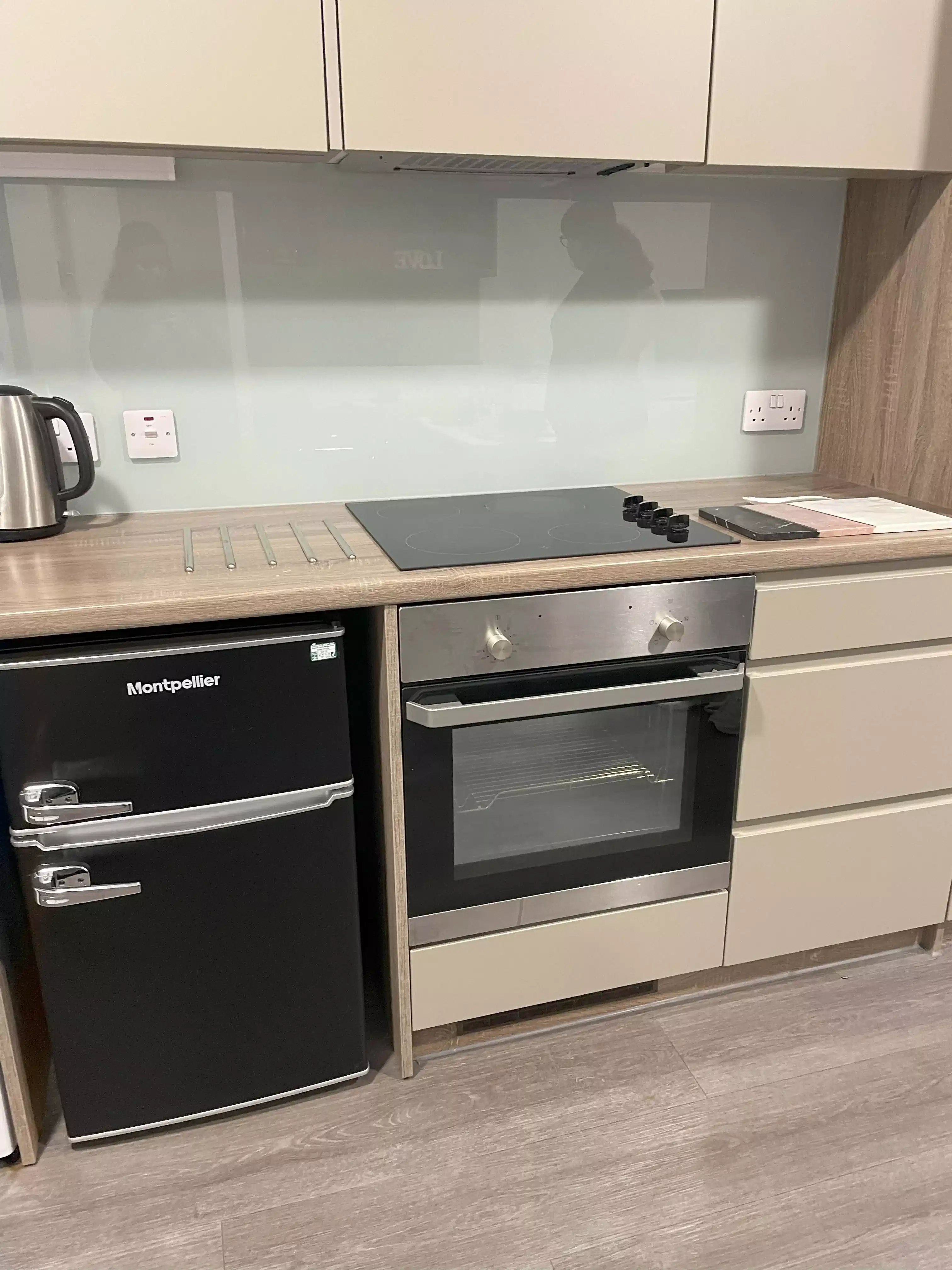 Exterior?w=400&h=260&fit=crop&q=40&auto=format&trim=auto