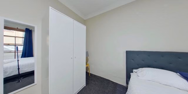 Common Area?w=400&h=260&fit=crop&q=40&auto=format&trim=auto