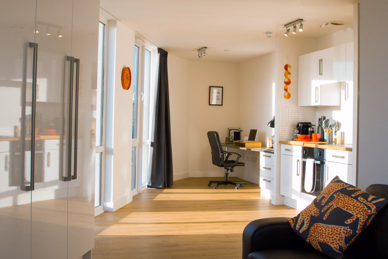 Amenities?w=400&h=260&fit=crop&q=40&auto=format&trim=auto