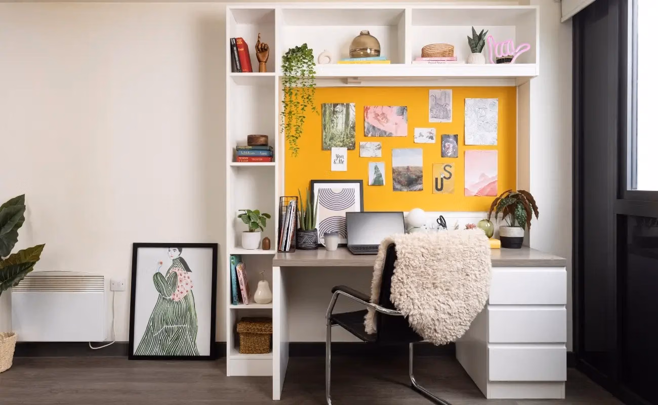 Common Area?w=400&h=260&fit=crop&q=40&auto=format&trim=auto