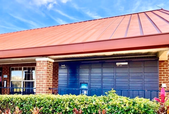 Exterior?w=400&h=260&fit=crop&q=40&auto=format&trim=auto