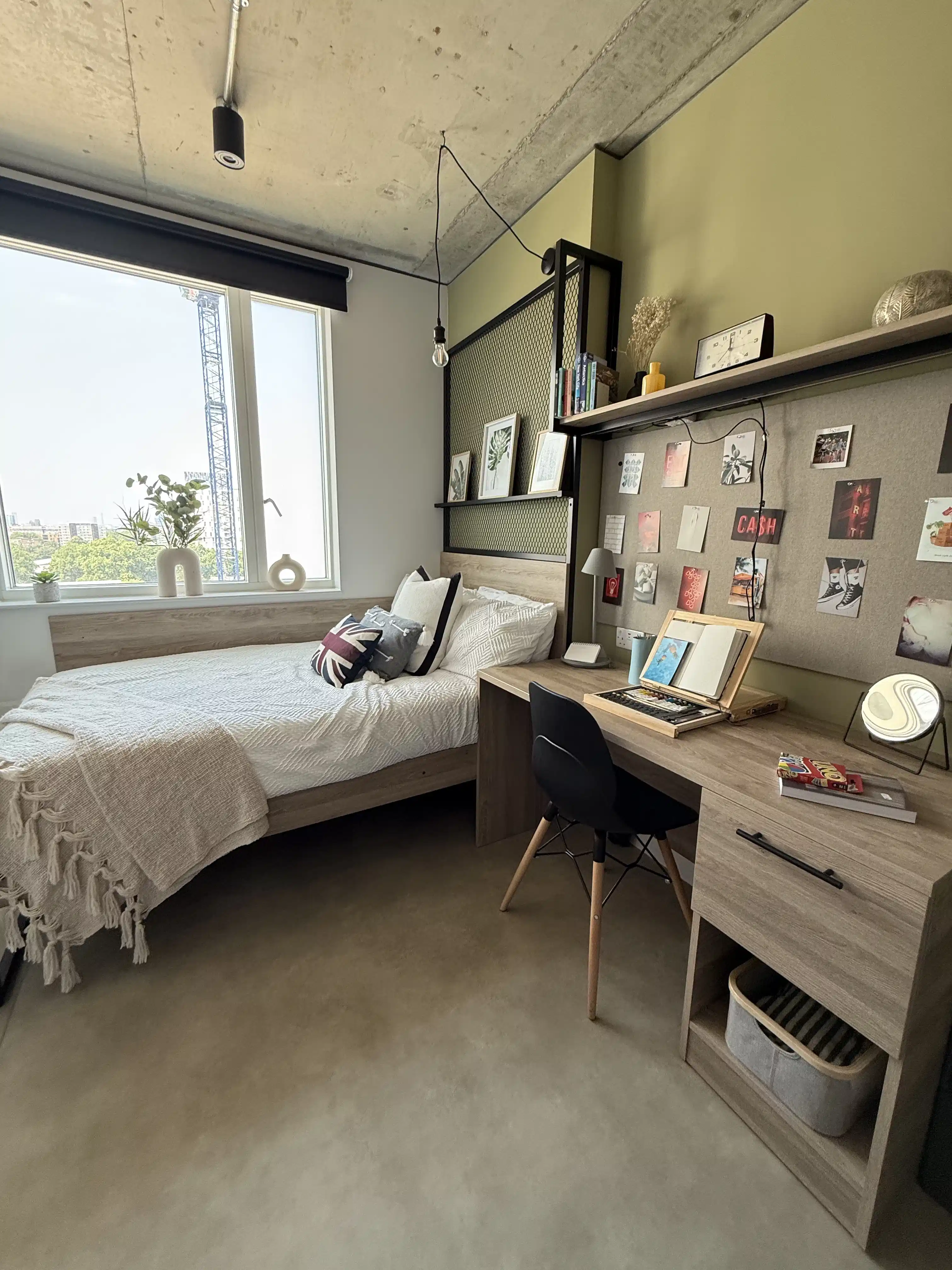 Exterior?w=400&h=260&fit=crop&q=40&auto=format&trim=auto