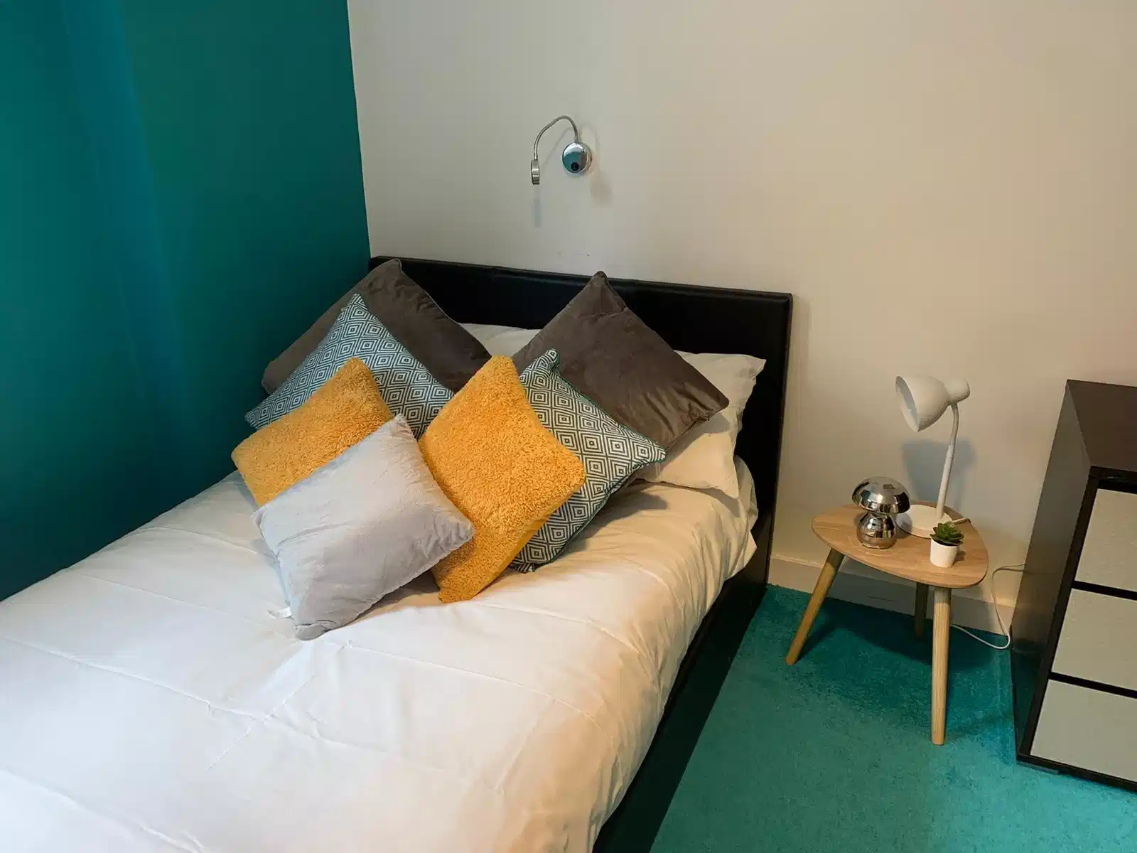 Common Area?w=400&h=260&fit=crop&q=40&auto=format&trim=auto