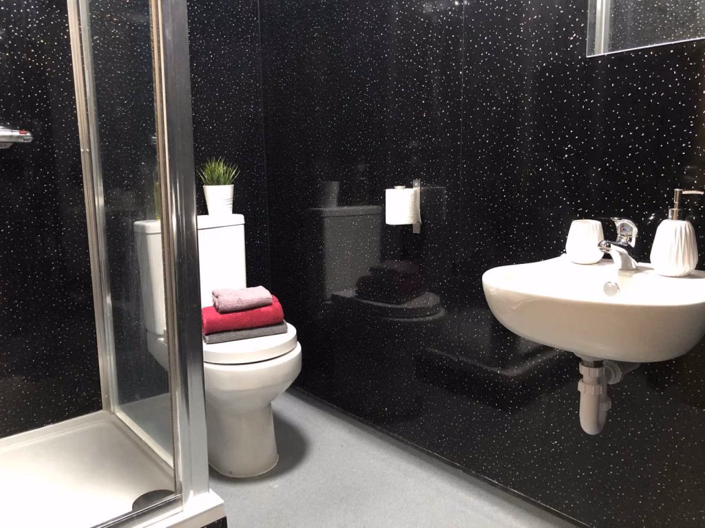 Exterior?w=400&h=260&fit=crop&q=40&auto=format&trim=auto