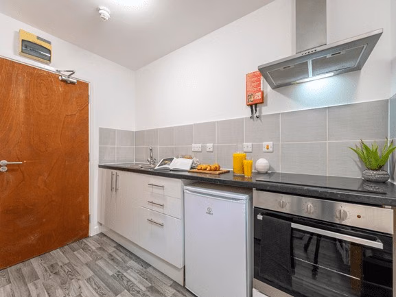 Exterior?w=400&h=260&fit=crop&q=40&auto=format&trim=auto