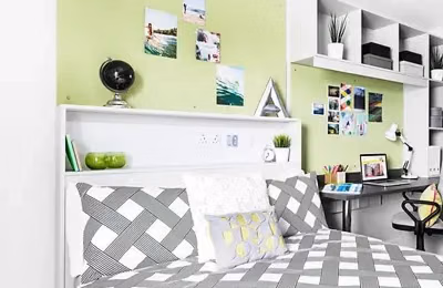 Common Area?w=400&h=260&fit=crop&q=40&auto=format&trim=auto