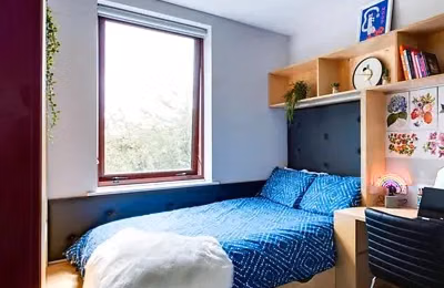 Common Area?w=400&h=260&fit=crop&q=40&auto=format&trim=auto
