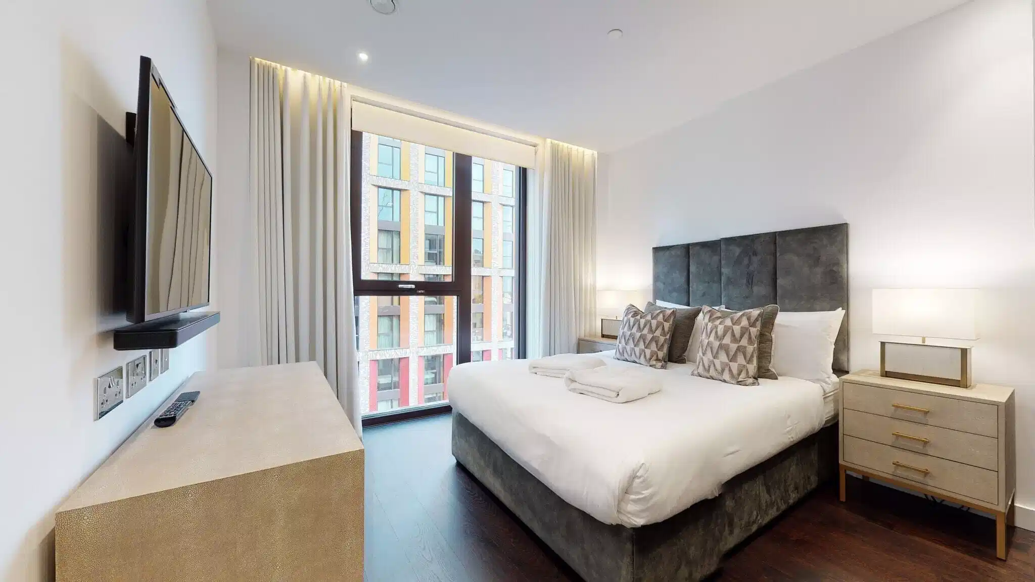 2 bedroom flat, Charles Clowes Walk, London - undefined - bedroom