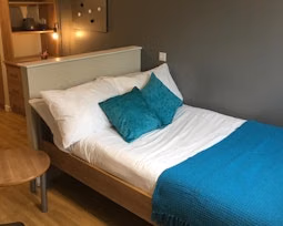 Common Area?w=400&h=260&fit=crop&q=40&auto=format&trim=auto