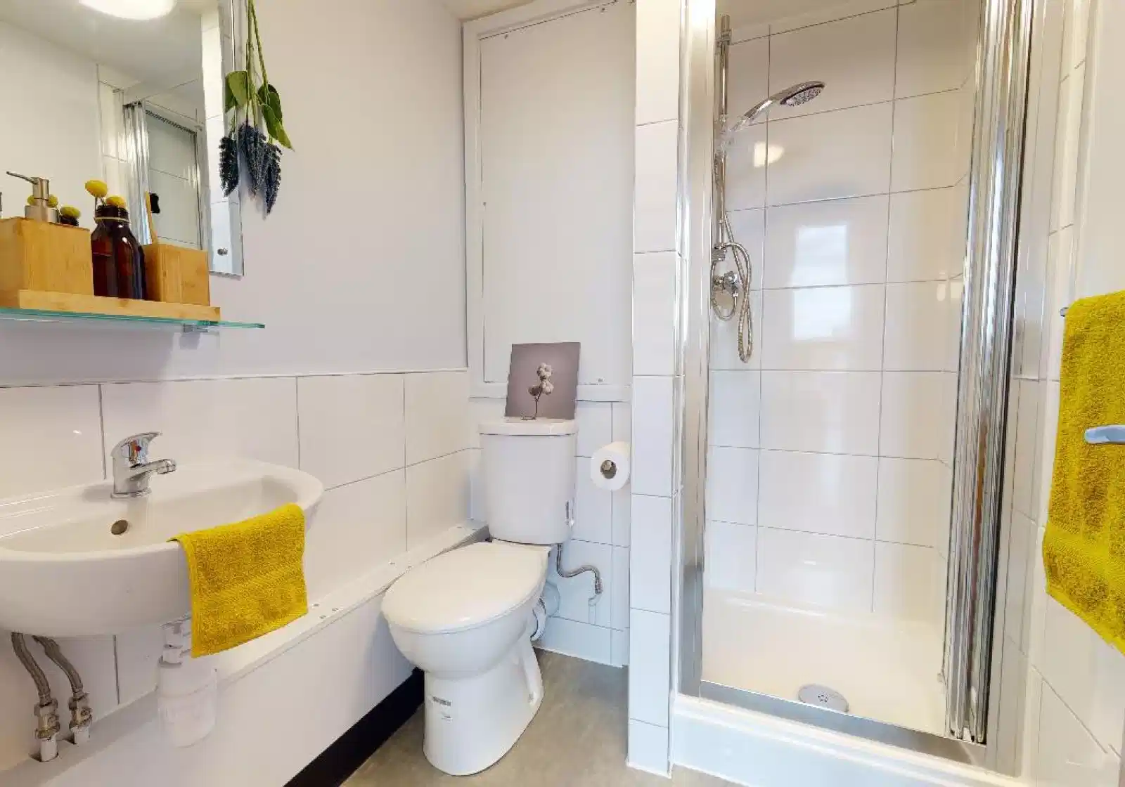 Common Area?w=400&h=260&fit=crop&q=40&auto=format&trim=auto