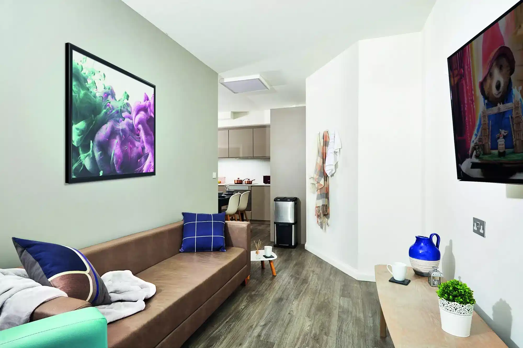 Amenities?w=400&h=260&fit=crop&q=40&auto=format&trim=auto
