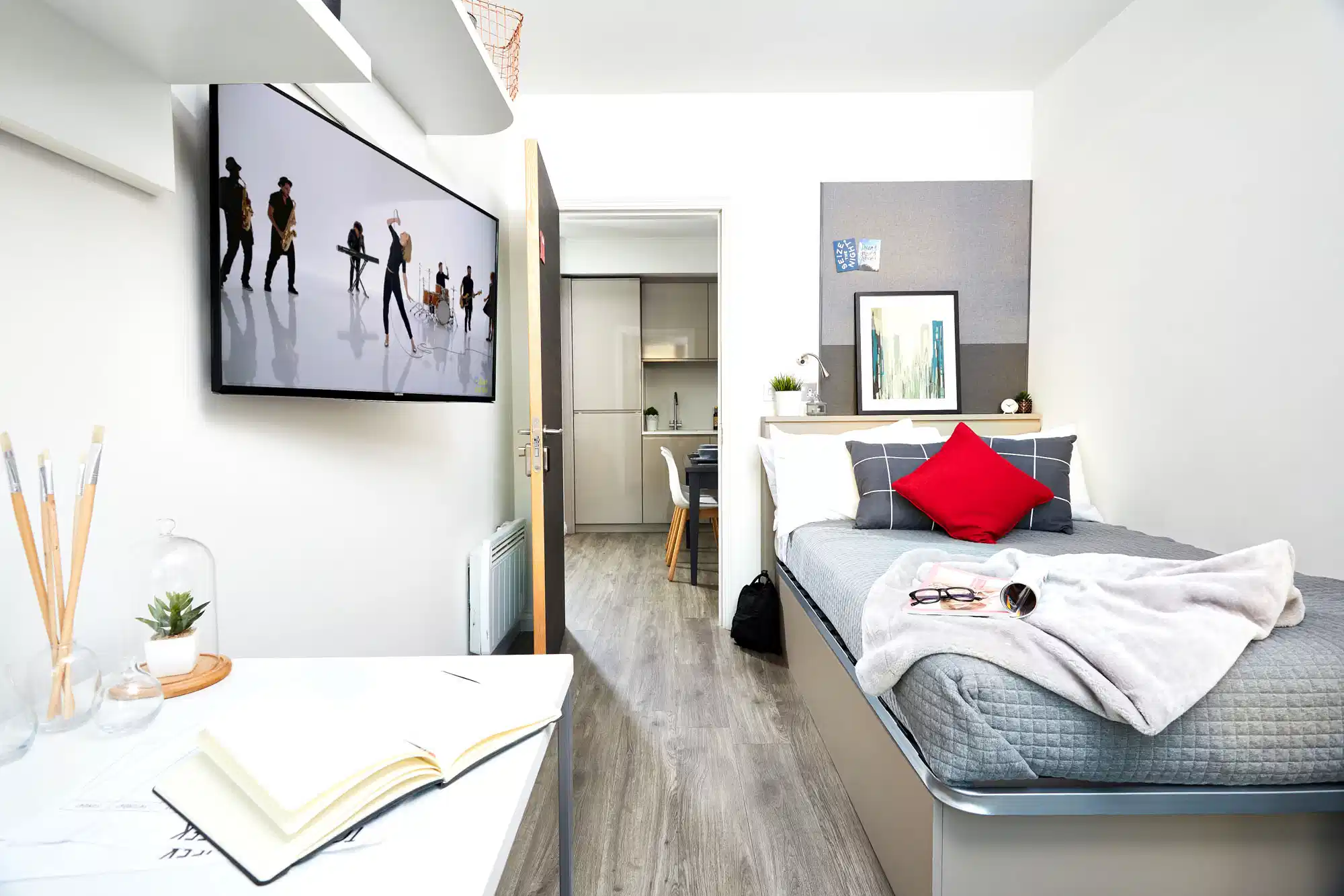 Amenities?w=400&h=260&fit=crop&q=40&auto=format&trim=auto