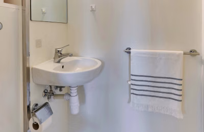 Amenities?w=400&h=260&fit=crop&q=40&auto=format&trim=auto