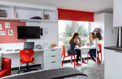 Amenities?w=400&h=260&fit=crop&q=40&auto=format&trim=auto