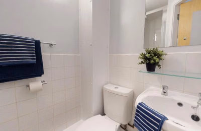 Amenities?w=400&h=260&fit=crop&q=40&auto=format&trim=auto