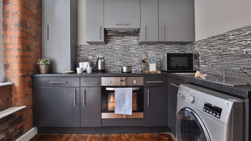 Common Area?w=400&h=260&fit=crop&q=40&auto=format&trim=auto