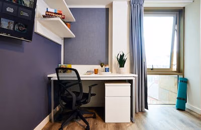 Amenities?w=400&h=260&fit=crop&q=40&auto=format&trim=auto