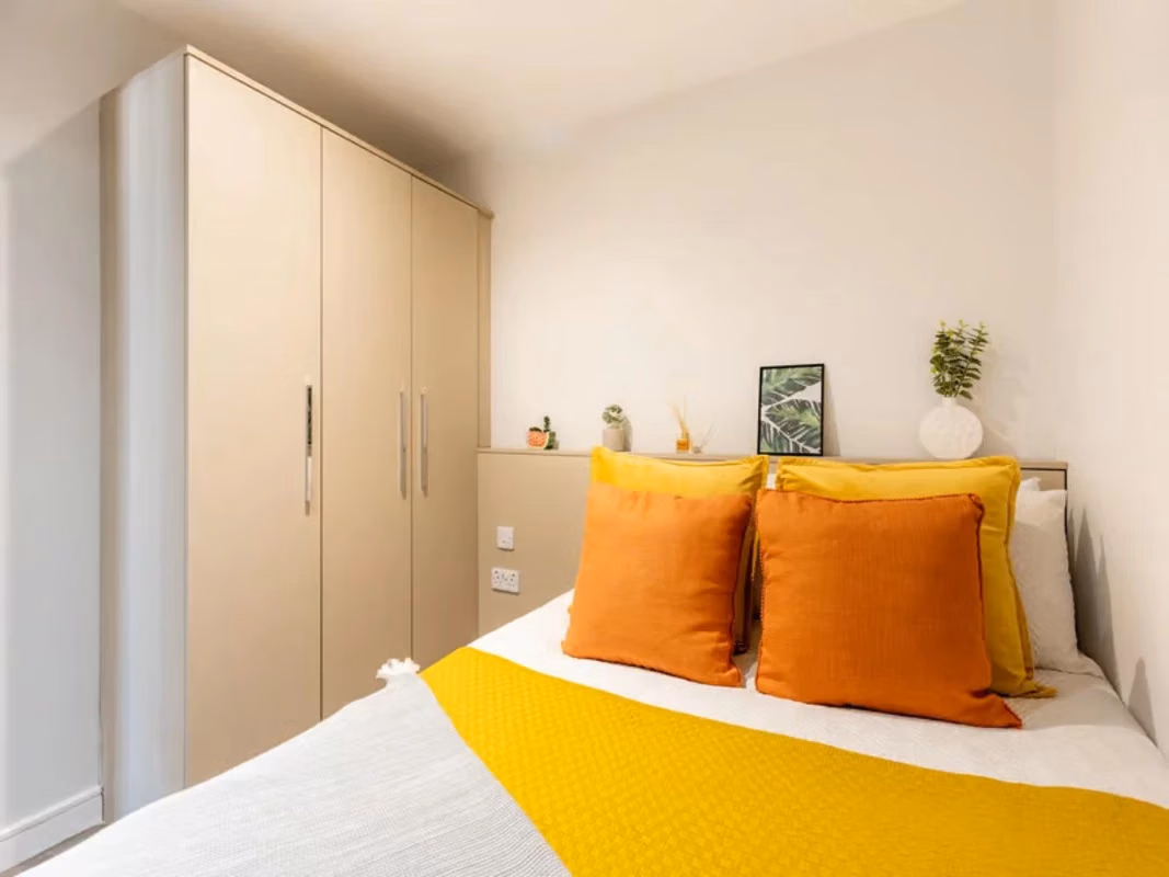 Amenities?w=400&h=260&fit=crop&q=40&auto=format&trim=auto