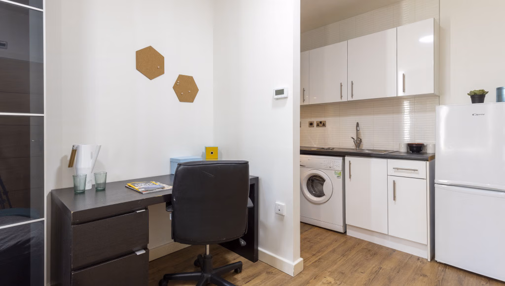 Amenities?w=400&h=260&fit=crop&q=40&auto=format&trim=auto