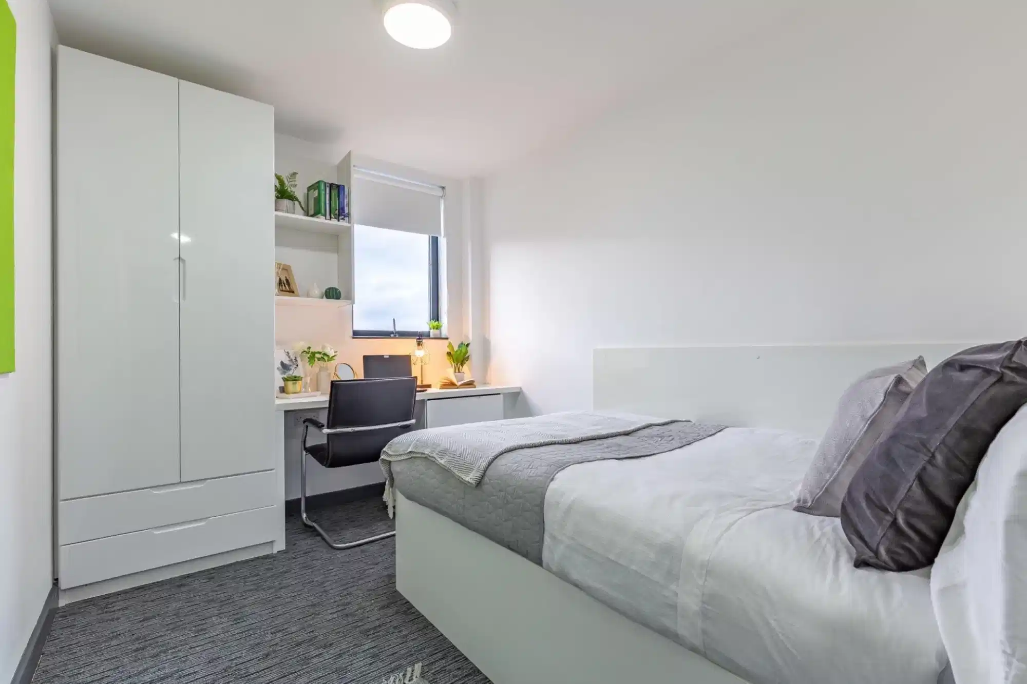 Amenities?w=400&h=260&fit=crop&q=40&auto=format&trim=auto