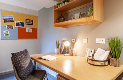 Amenities?w=400&h=260&fit=crop&q=40&auto=format&trim=auto