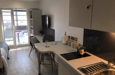 The Metropolis, Newcastle Under Lyme - Newcastle-under-Lyme, United Kingdom - Amenities