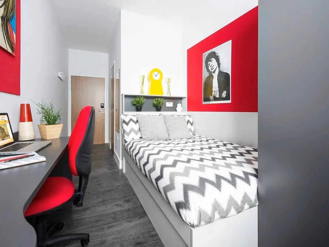 Common Area?w=400&h=260&fit=crop&q=40&auto=format&trim=auto