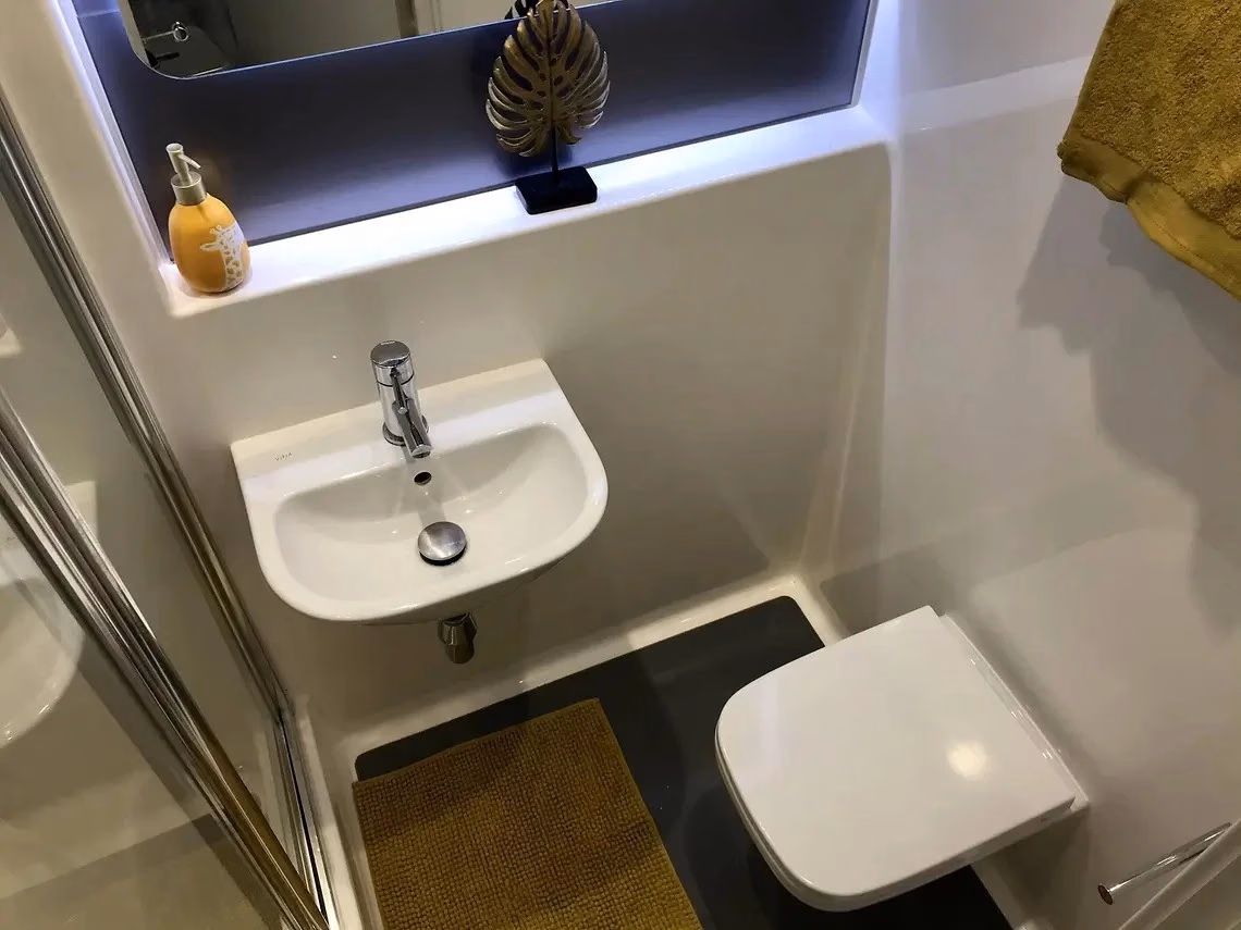 Common Area?w=400&h=260&fit=crop&q=40&auto=format&trim=auto