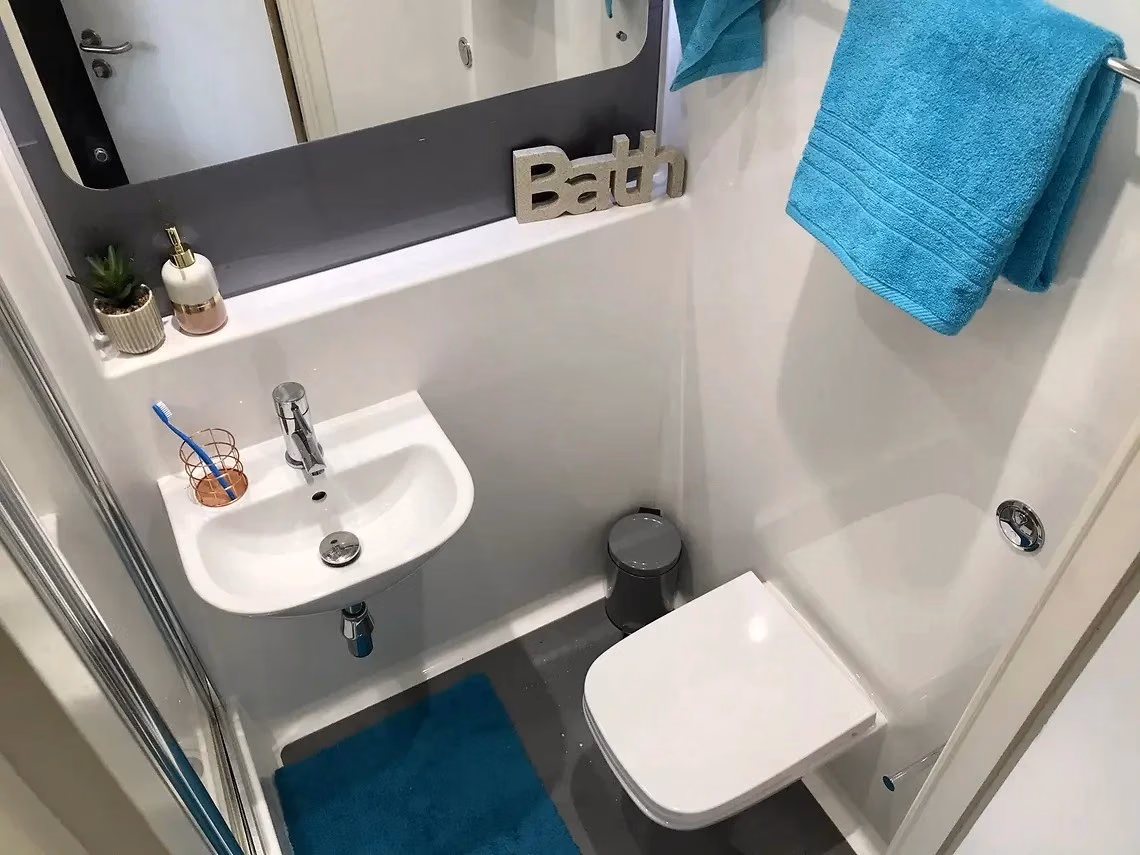 Common Area?w=400&h=260&fit=crop&q=40&auto=format&trim=auto