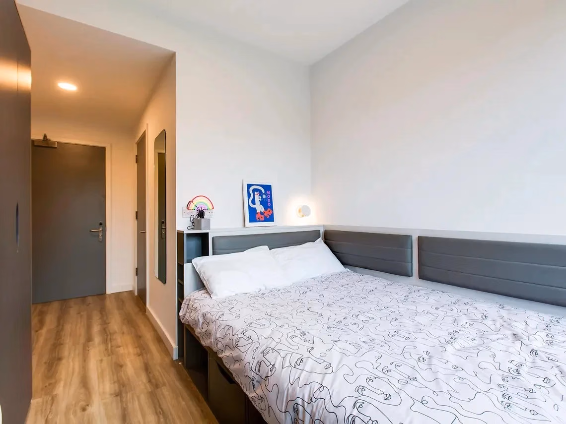 Amenities?w=400&h=260&fit=crop&q=40&auto=format&trim=auto