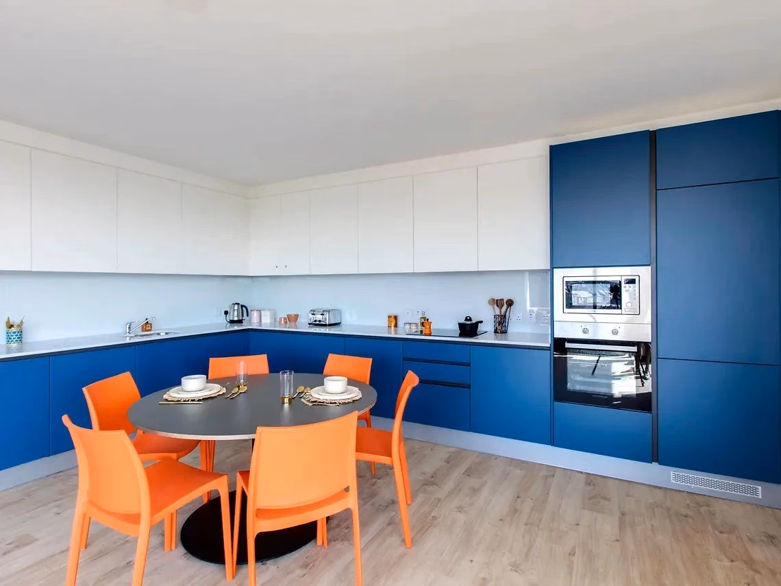 Exterior?w=400&h=260&fit=crop&q=40&auto=format&trim=auto