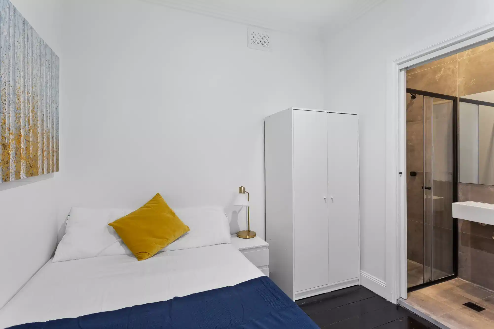 Kitchen?w=400&h=260&fit=crop&q=40&auto=format&trim=auto