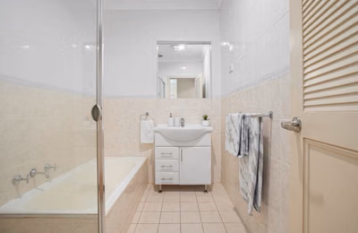 Common Area?w=400&h=260&fit=crop&q=40&auto=format&trim=auto