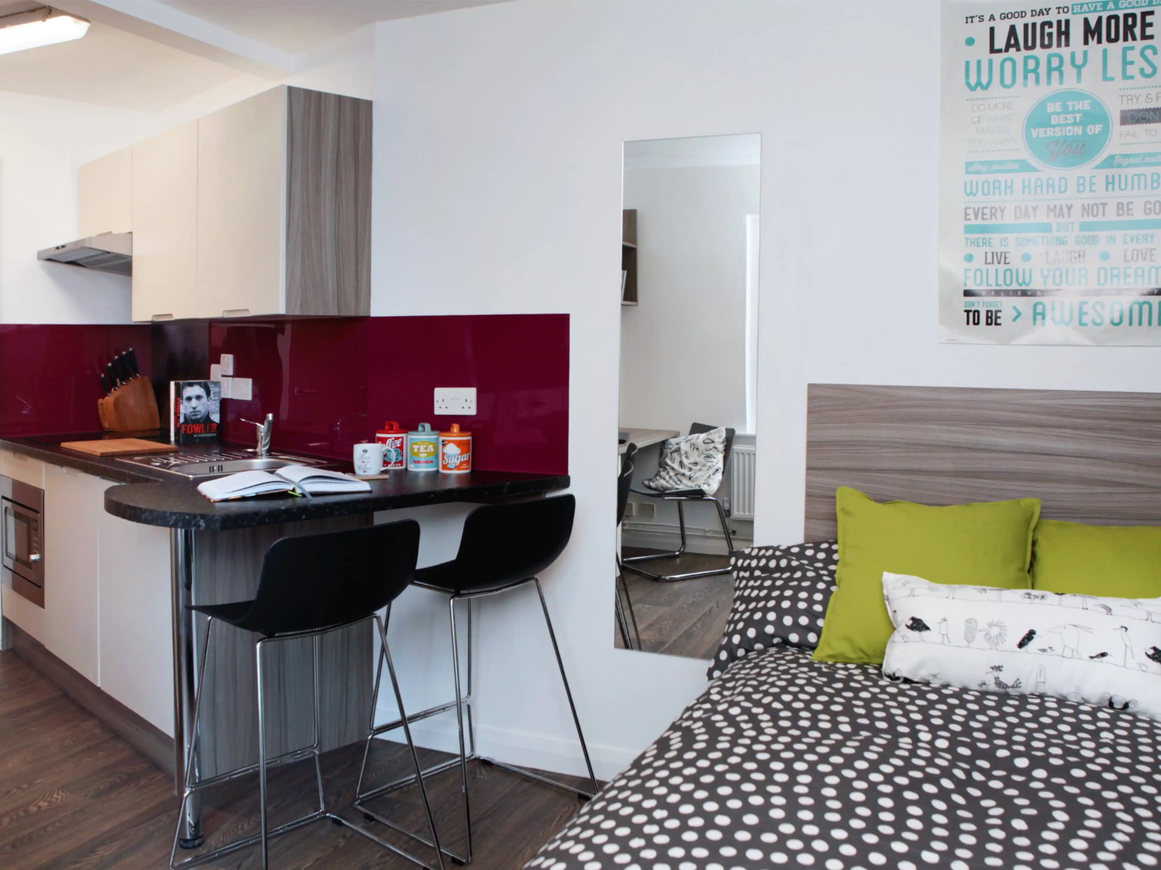 Exterior?w=400&h=260&fit=crop&q=40&auto=format&trim=auto