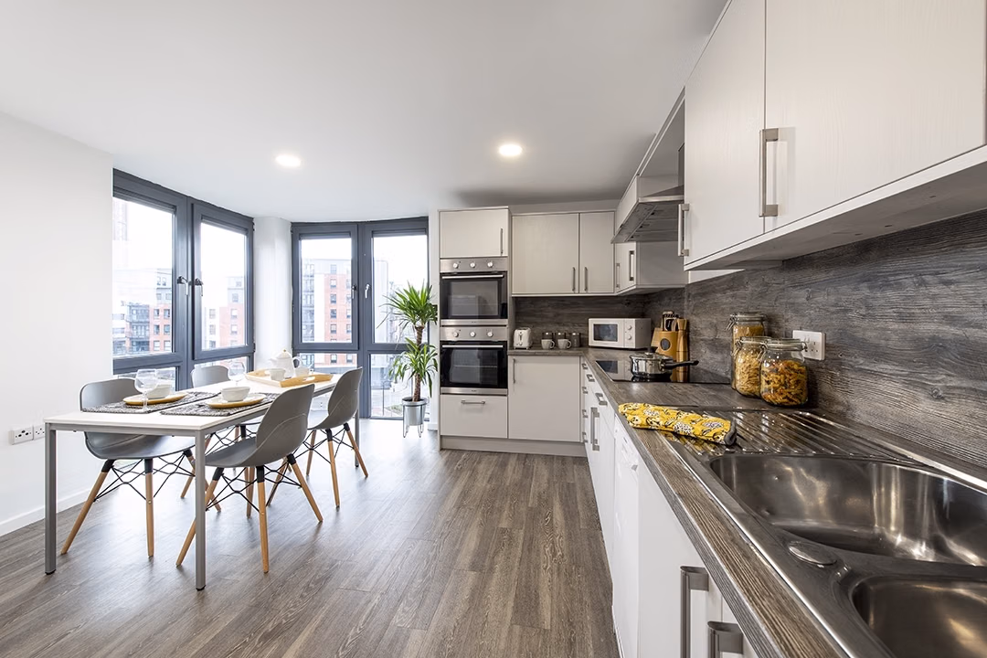 Amenities?w=400&h=260&fit=crop&q=40&auto=format&trim=auto