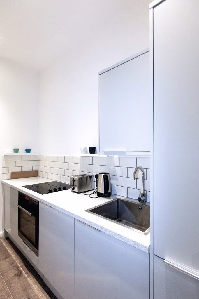 Exterior?w=400&h=260&fit=crop&q=40&auto=format&trim=auto