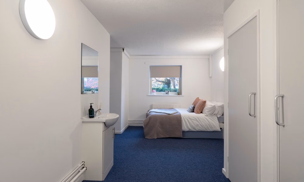 Common Area?w=400&h=260&fit=crop&q=40&auto=format&trim=auto