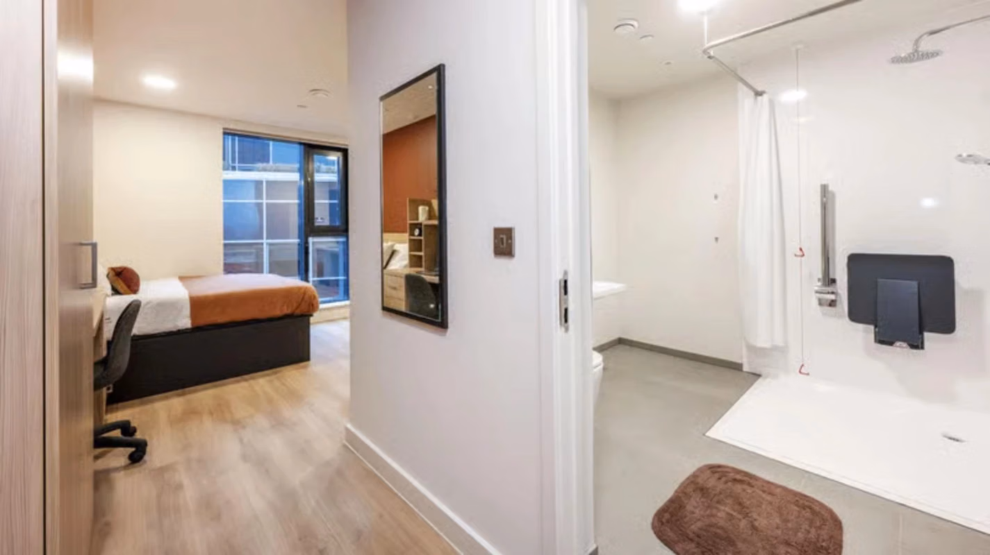 Bedroom?w=400&h=260&fit=crop&q=40&auto=format&trim=auto