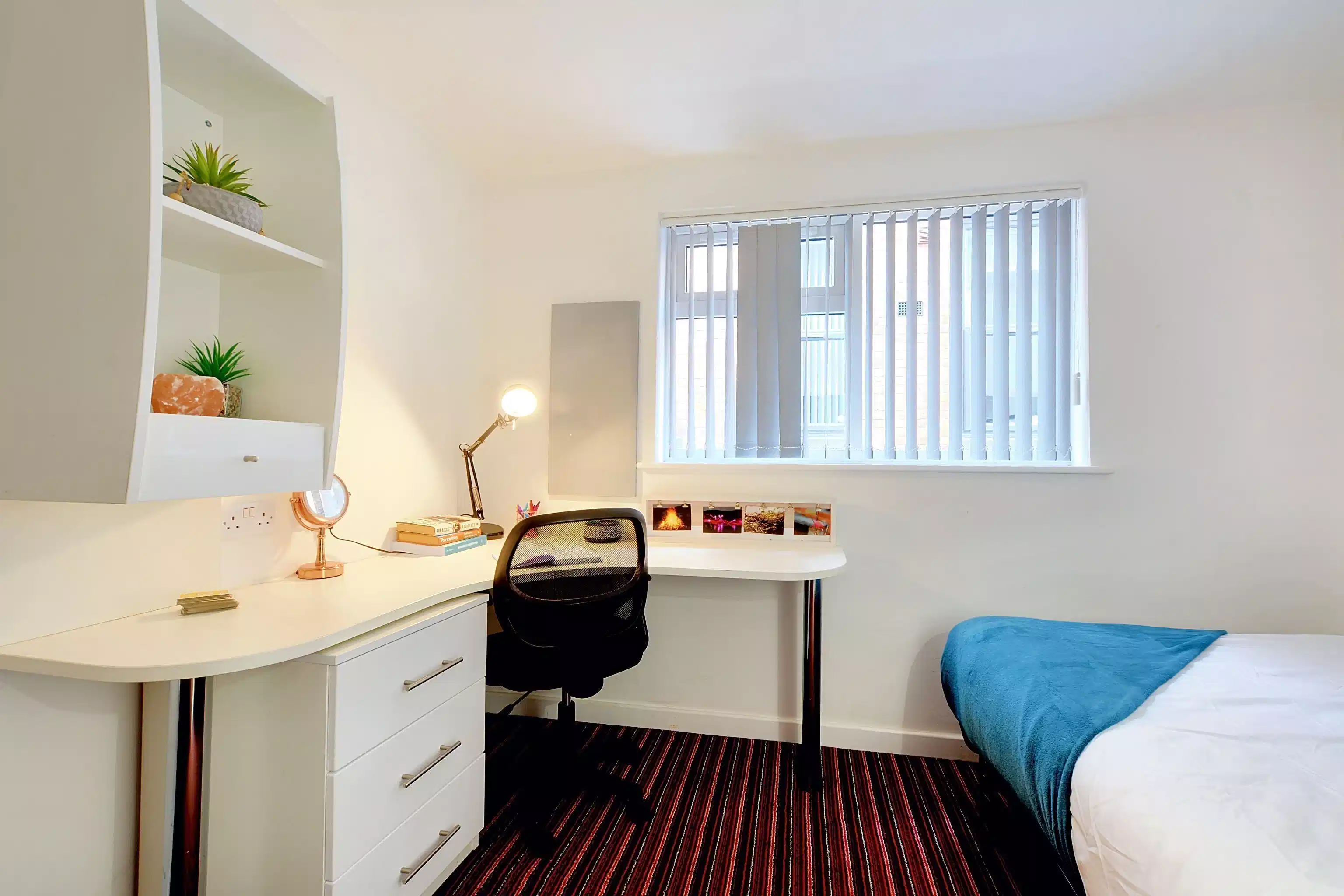 Kitchen?w=400&h=260&fit=crop&q=40&auto=format&trim=auto