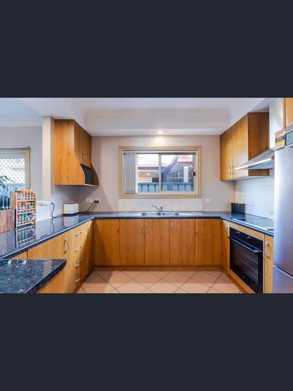 Common Area?w=400&h=260&fit=crop&q=40&auto=format&trim=auto