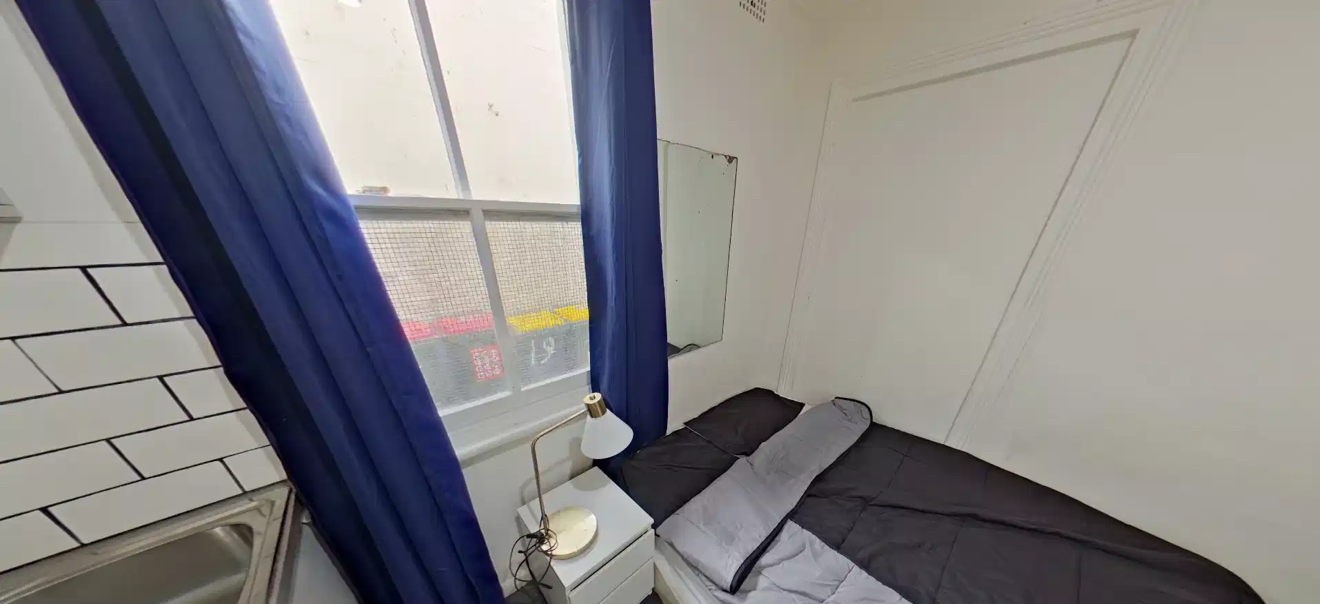 Room 9 - Bedroom?w=400&h=260&fit=crop&q=40&auto=format&trim=auto