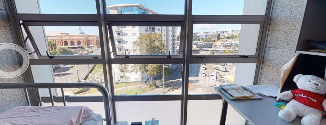 Exterior?w=400&h=260&fit=crop&q=40&auto=format&trim=auto