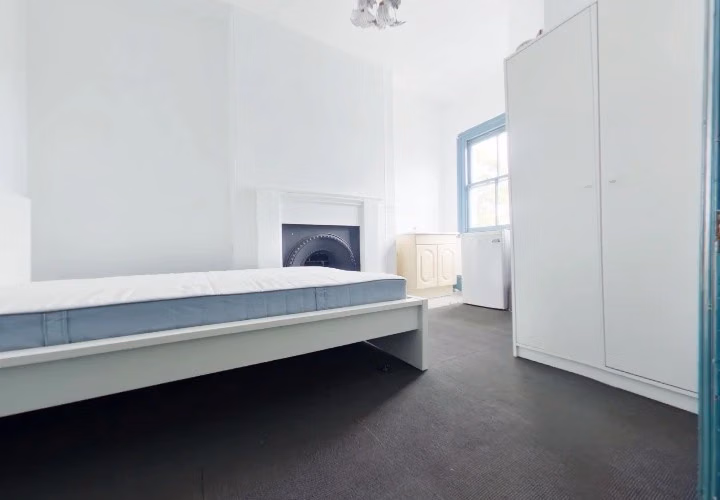 Kitchen?w=400&h=260&fit=crop&q=40&auto=format&trim=auto