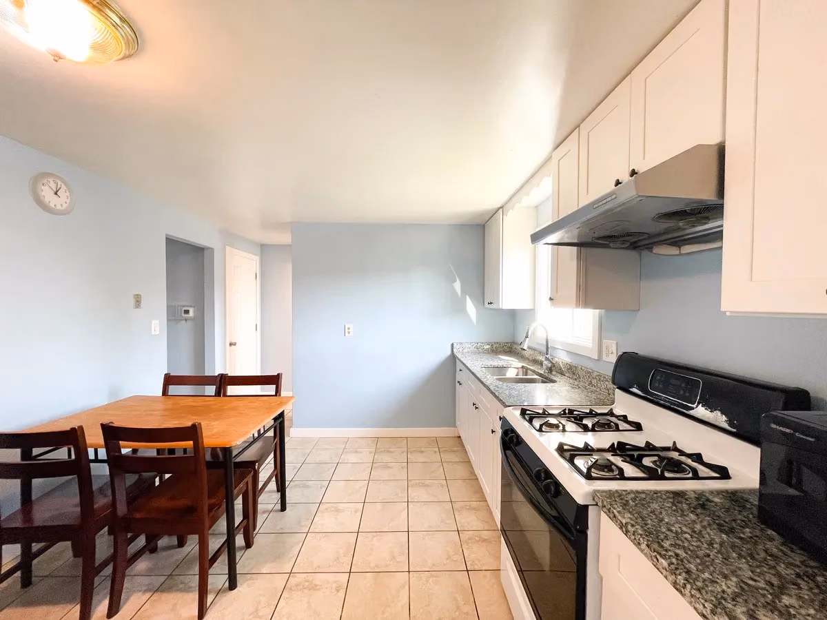 Amenities?w=400&h=260&fit=crop&q=40&auto=format&trim=auto