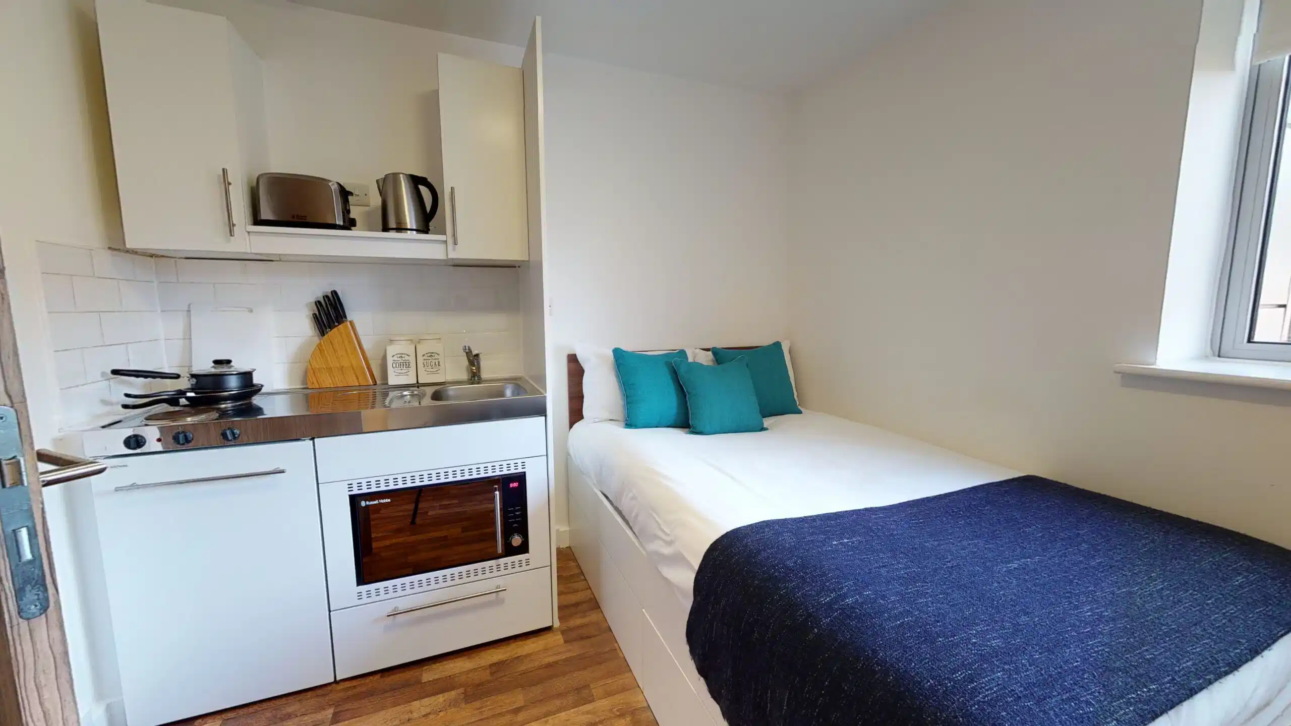 Common Area?w=400&h=260&fit=crop&q=40&auto=format&trim=auto