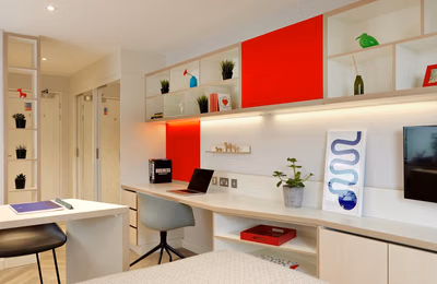 Amenities?w=400&h=260&fit=crop&q=40&auto=format&trim=auto